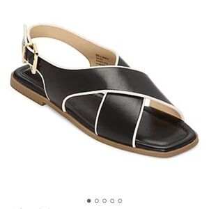 NWT Liz Claiborne Harmony Criss Cross Strap Flat Sandals Color BLACK SIZE 7